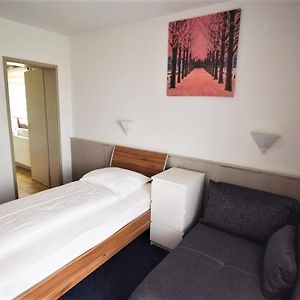 Zimmer mit zwei Einzelbetten